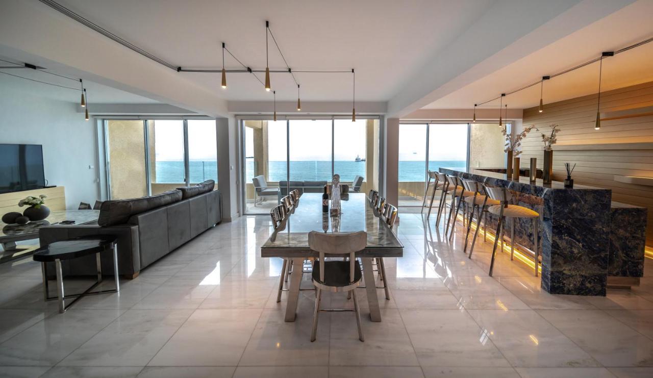 Luxurious Sea Front Three Bedroom Apartment リマソール エクステリア 写真