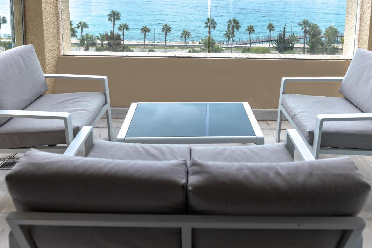 Luxurious Sea Front Three Bedroom Apartment リマソール エクステリア 写真